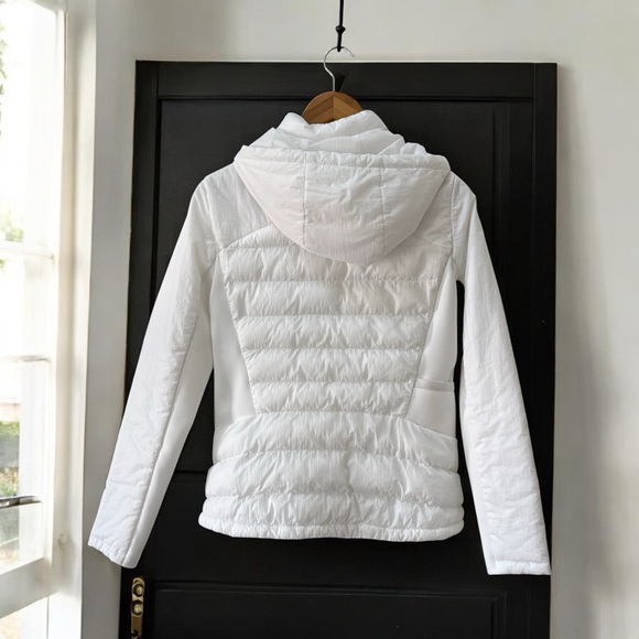 Calvin Klein Women’s Lightweight White Puffer Jacket with Hood! Medium - Picture 2 of 8